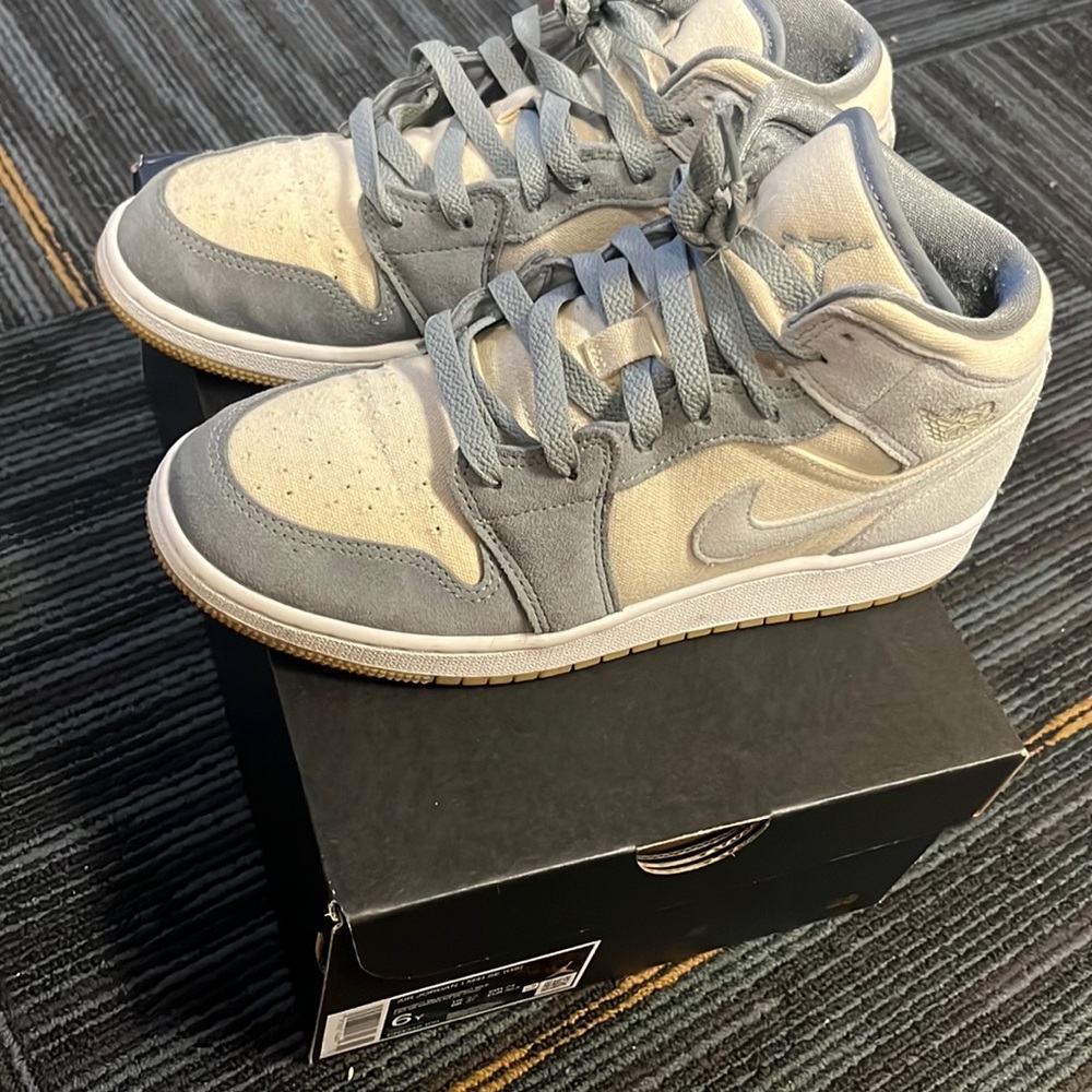 Nike Air Jordan 1 Retro Mid SE “Coconut Milk” 2022